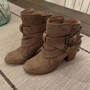 American Eagle Outfitters size 8 boots